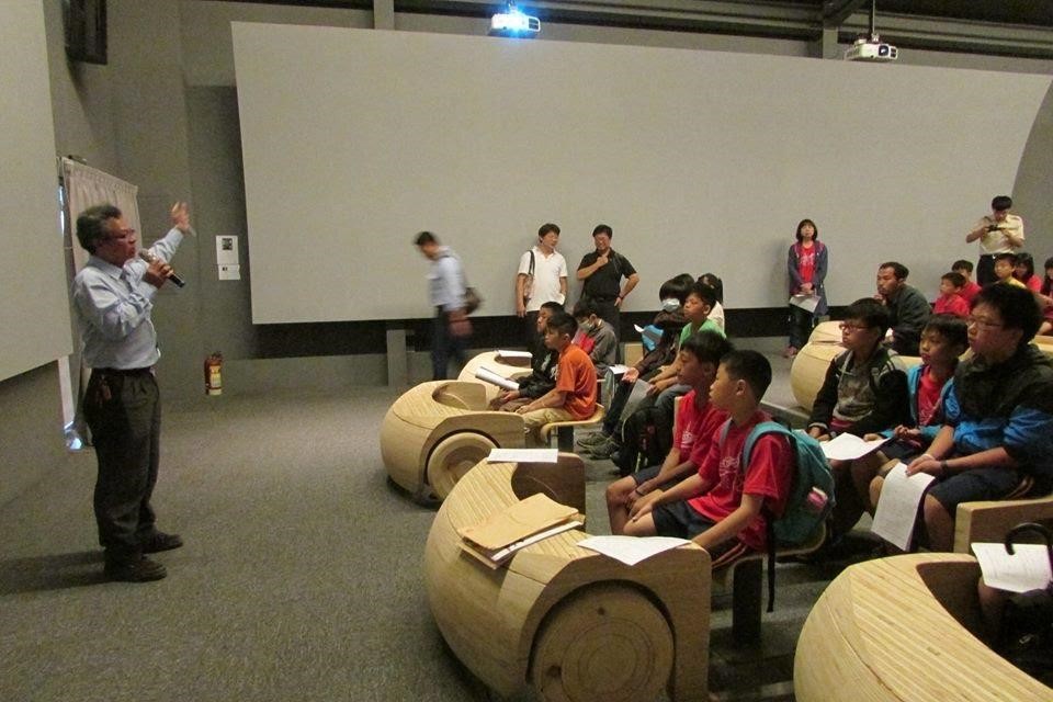 學校旁萁山橋工程對同學上課路線之影響、 直線鐵路對頭城鎮發展之影響評估、羅東夜市對當地居民的生活交通之影響